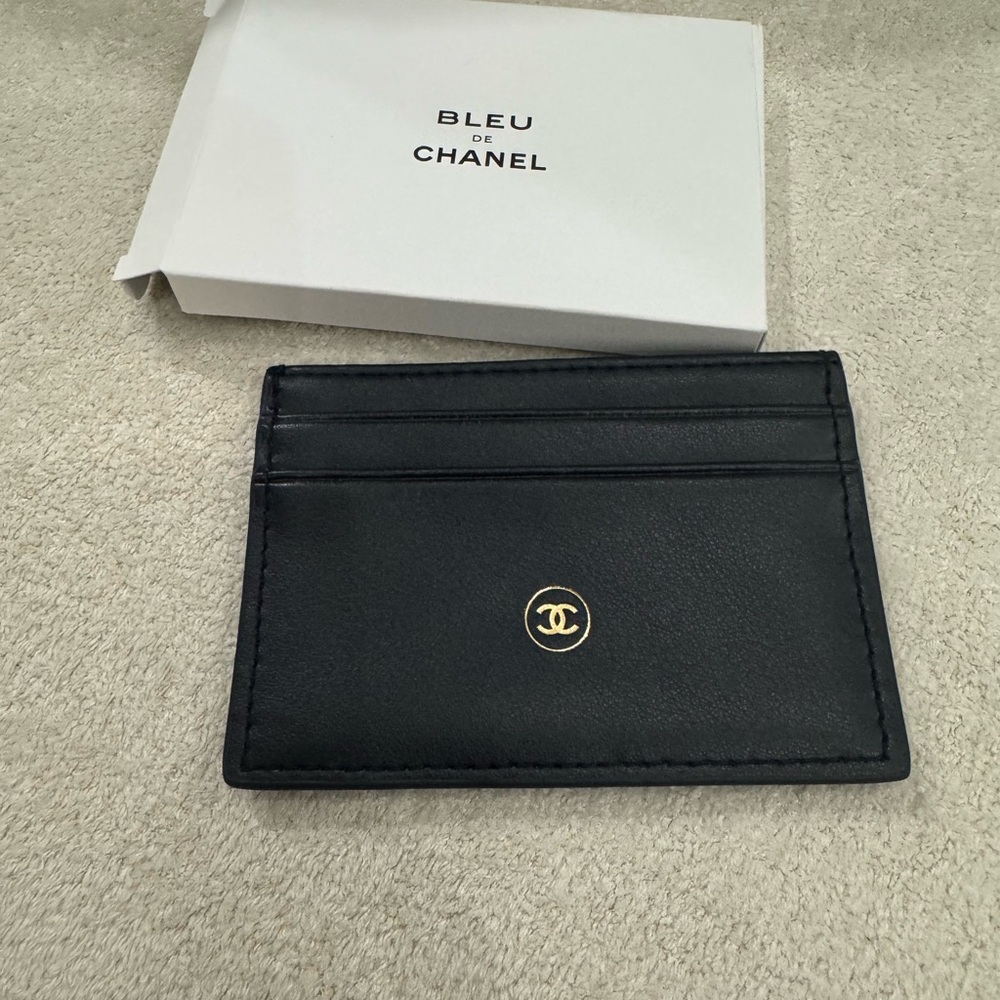 CHANEL Black and Gold Card Holder - Picture 2 of 5